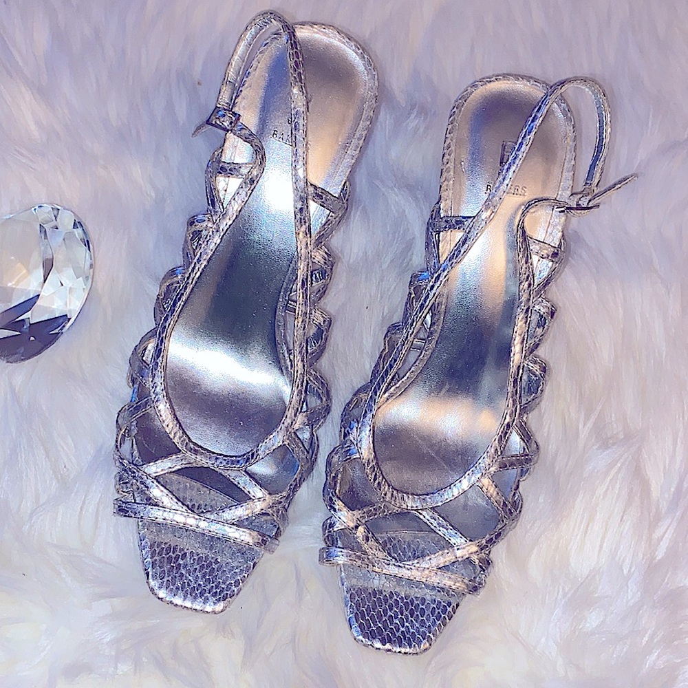 Super Sexy silver open toe stilettos! 👠 - Picture 3 of 4